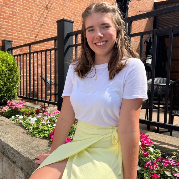 Meet your Posher, Madalyn - Picture 1 of 1